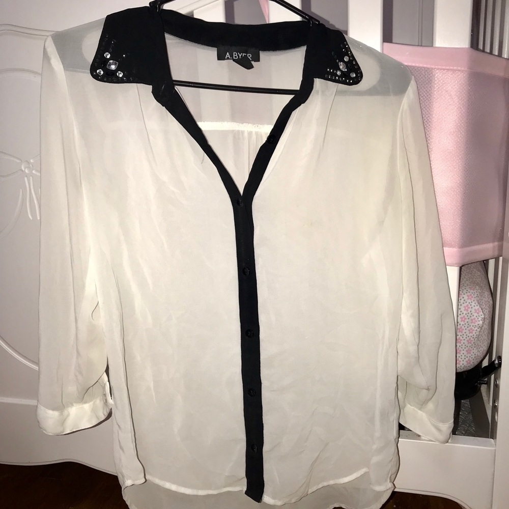 Sheer white hi/low 3/4 sleeve